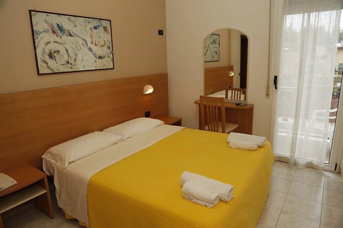 Imagen de la habitación del Hotel Villa Dina. Foto 6
