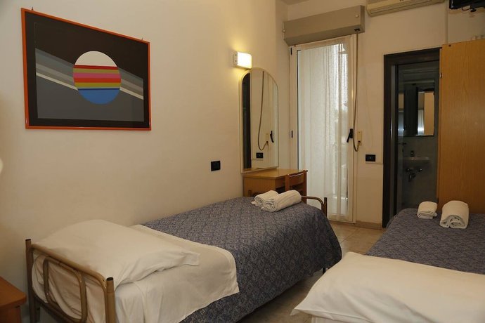 Imagen de la habitación del Hotel Villa Dina. Foto 8