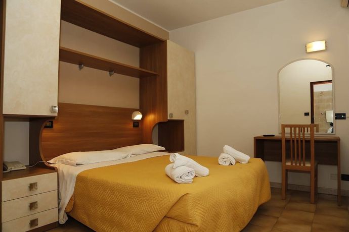 Imagen de la habitación del Hotel Villa Dina. Foto 9