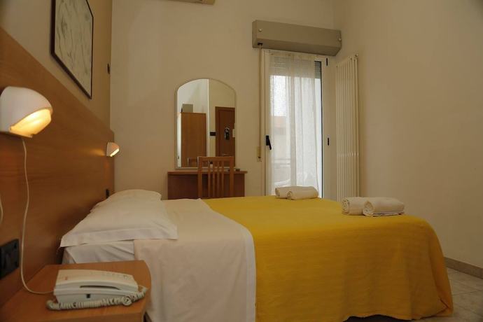 Imagen de la habitación del Hotel Villa Dina. Foto 12