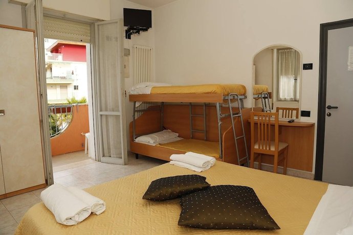 Imagen de la habitación del Hotel Villa Dina. Foto 14