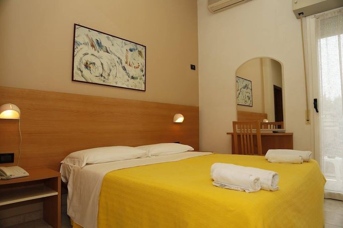 Imagen de la habitación del Hotel Villa Dina. Foto 17