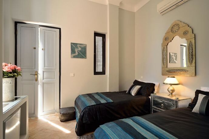 Imagen de la habitación del Hotel Villa Dinari. Foto 14