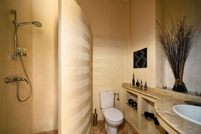Imagen general del Hotel Villa Dinari. Foto 9