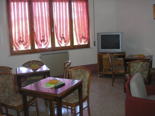 Imagen del bar/restaurante del Hotel Villa Dionori. Foto 3