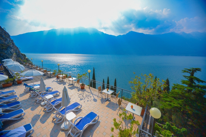 Imagen de los exteriores del Hotel Villa Dirce. Foto 9