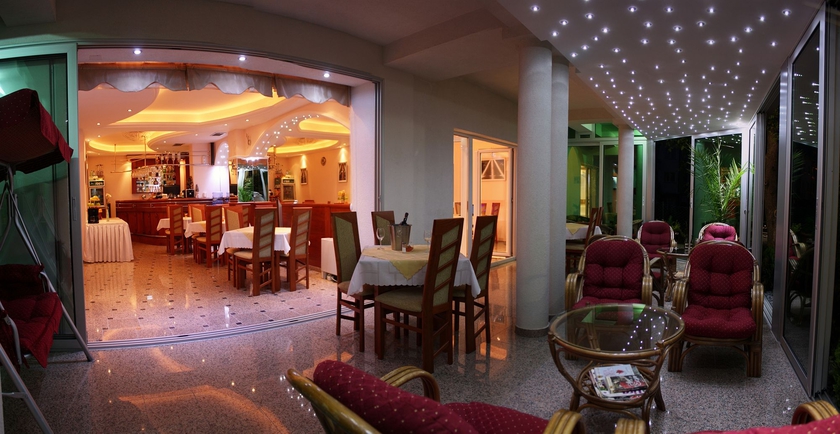 Imagen del bar/restaurante del Hotel Villa Dislievski. Foto 3