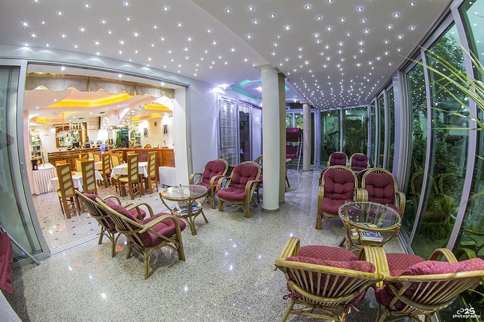 Imagen del bar/restaurante del Hotel Villa Dislievski. Foto 4