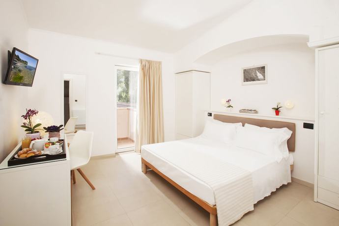 Imagen de la habitación del Hotel Villa Domizia. Foto 12