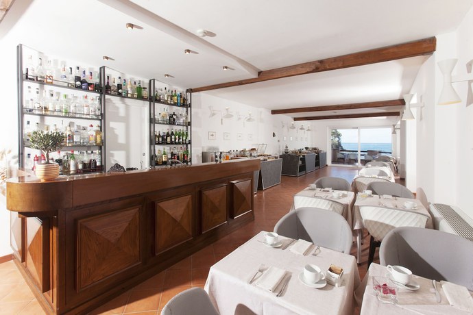 Imagen del bar/restaurante del Hotel Villa Domizia. Foto 2