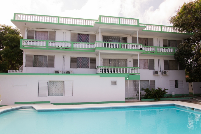 Imagen de la piscina del Hotel Villa Donna Inn. Foto 15