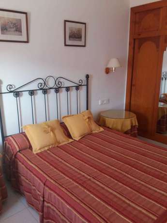 Imagen de la habitación del Hotel Villa Ducal Osuna. Foto 17