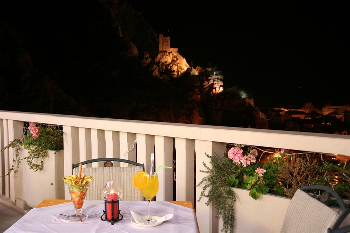 Imagen del bar/restaurante del Hotel Villa Dvor. Foto 2