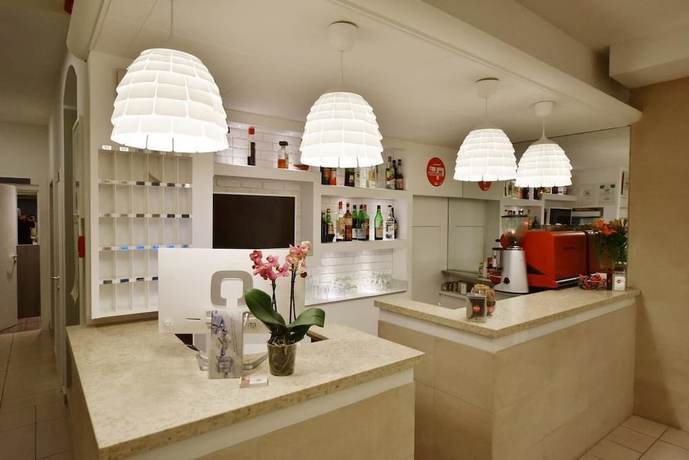 Imagen del bar/restaurante del Hotel Villa Edda. Foto 3
