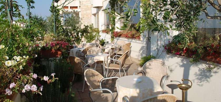 Imagen del bar/restaurante del Hotel Villa Eden, San Giovanni Rotondo. Foto 7
