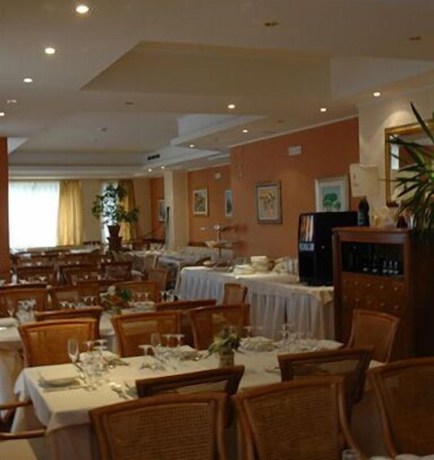 Imagen del bar/restaurante del Hotel Villa Eden, San Giovanni Rotondo. Foto 10