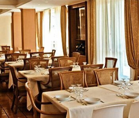 Imagen del bar/restaurante del Hotel Villa Eden, San Giovanni Rotondo. Foto 11