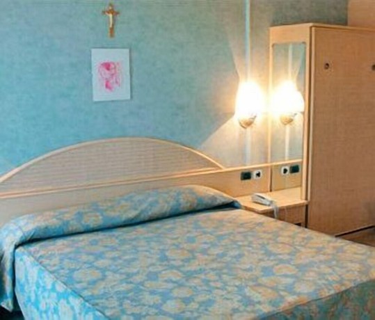 Imagen de la habitación del Hotel Villa Eden, San Giovanni Rotondo. Foto 15