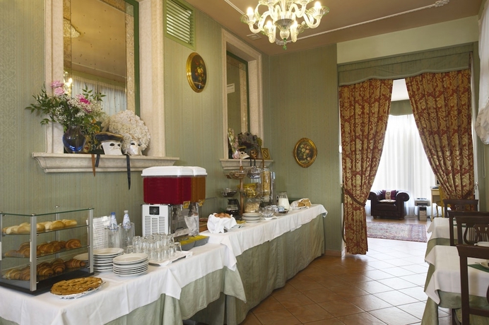 Imagen del bar/restaurante del Hotel Villa Edera. Foto 2