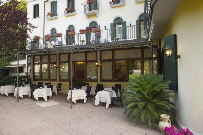 Imagen del bar/restaurante del Hotel Villa Edera. Foto 3