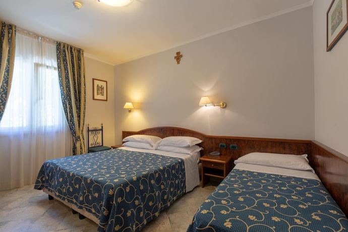 Imagen de la habitación del Hotel Villa Elda. Foto 11