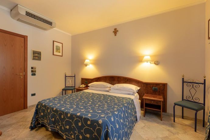 Imagen de la habitación del Hotel Villa Elda. Foto 14