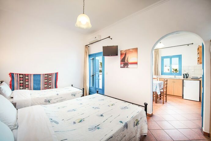 Imagen de la habitación del Hotel Villa Eleftheria. Foto 13