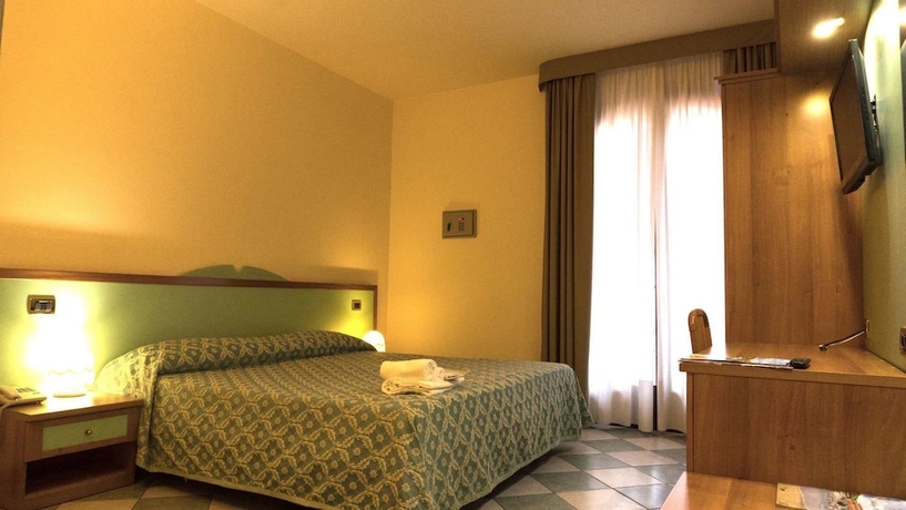 Imagen de la habitación del Hotel Villa Elena. Foto 2