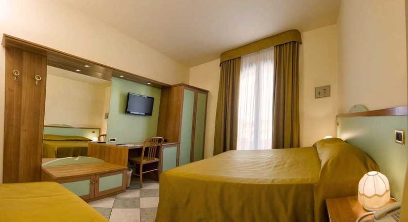 Imagen de la habitación del Hotel Villa Elena. Foto 4