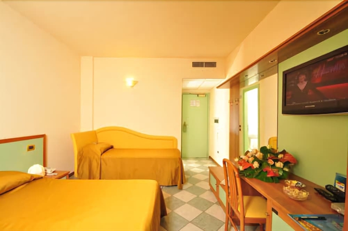 Imagen de la habitación del Hotel Villa Elena. Foto 9