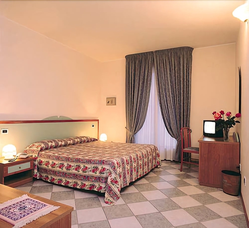 Imagen de la habitación del Hotel Villa Elena. Foto 10