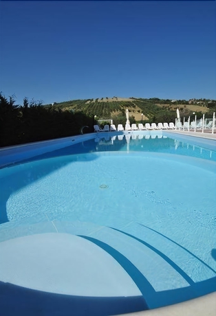 Imagen de la piscina del Hotel Villa Elena. Foto 18