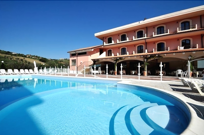 Imagen de la piscina del Hotel Villa Elena, Tortoreto Lido. Foto 17