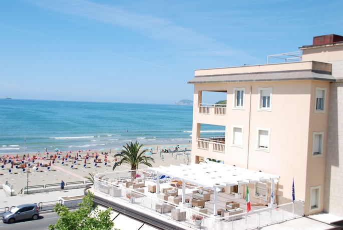 Imagen de los exteriores del Hotel Villa Eleonora. Foto 12