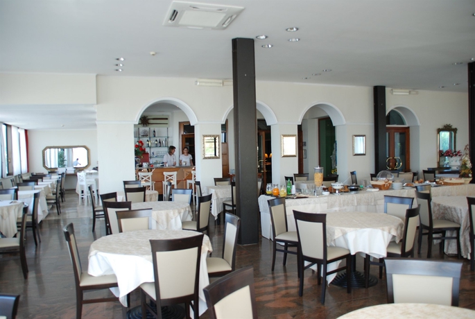 Imagen del bar/restaurante del Hotel Villa Eleonora. Foto 2