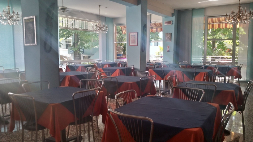 Imagen del bar/restaurante del Hotel Villa Elia. Foto 6