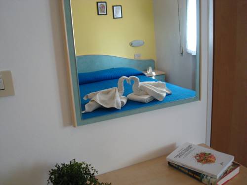 Imagen de la habitación del Hotel Villa Ersilia Rimini. Foto 4