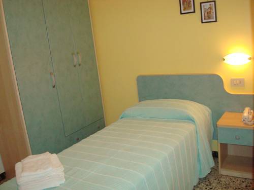 Imagen de la habitación del Hotel Villa Ersilia Rimini. Foto 9