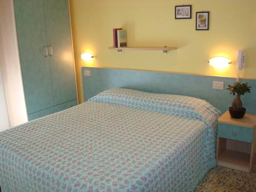 Imagen de la habitación del Hotel Villa Ersilia Rimini. Foto 11