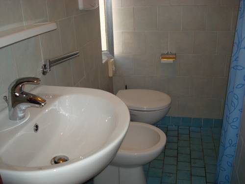 Imagen de la habitación del Hotel Villa Ersilia Rimini. Foto 12