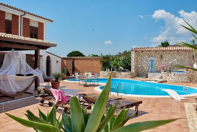 Imagen general del Hotel Villa Esmeralda. Foto 7