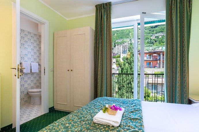 Imagen de la habitación del Hotel Villa Europa. Foto 10