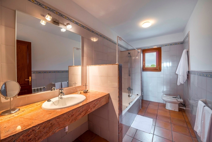 Imagen de la habitación del Hotel Villa Fetget Can Tomeu. Foto 11