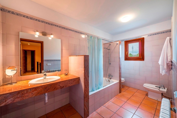 Imagen de la habitación del Hotel Villa Fetget Can Tomeu. Foto 13