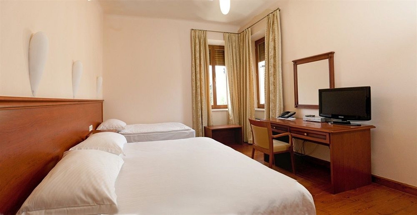 Imagen de la habitación del Hotel Villa Filaus. Foto 8