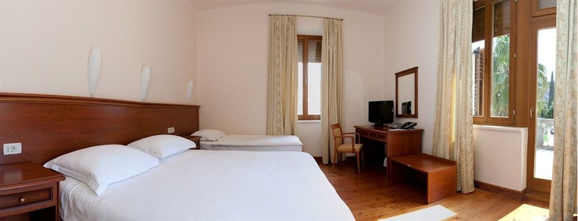 Imagen de la habitación del Hotel Villa Filaus. Foto 12