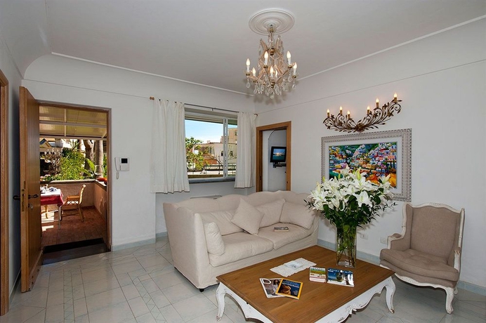 Imagen de los interiores del Hotel Villa Flavio Gioia. Foto 13