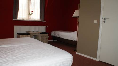 Imagen de la habitación del Hotel Villa Flora. Foto 10