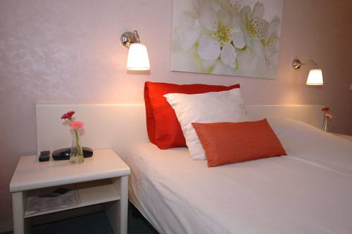 Imagen de la habitación del Hotel Villa Flora. Foto 13