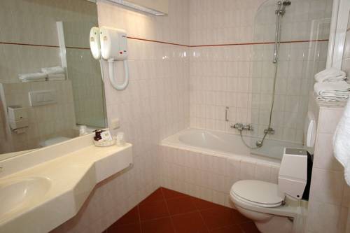 Imagen de la habitación del Hotel Villa Flora. Foto 14